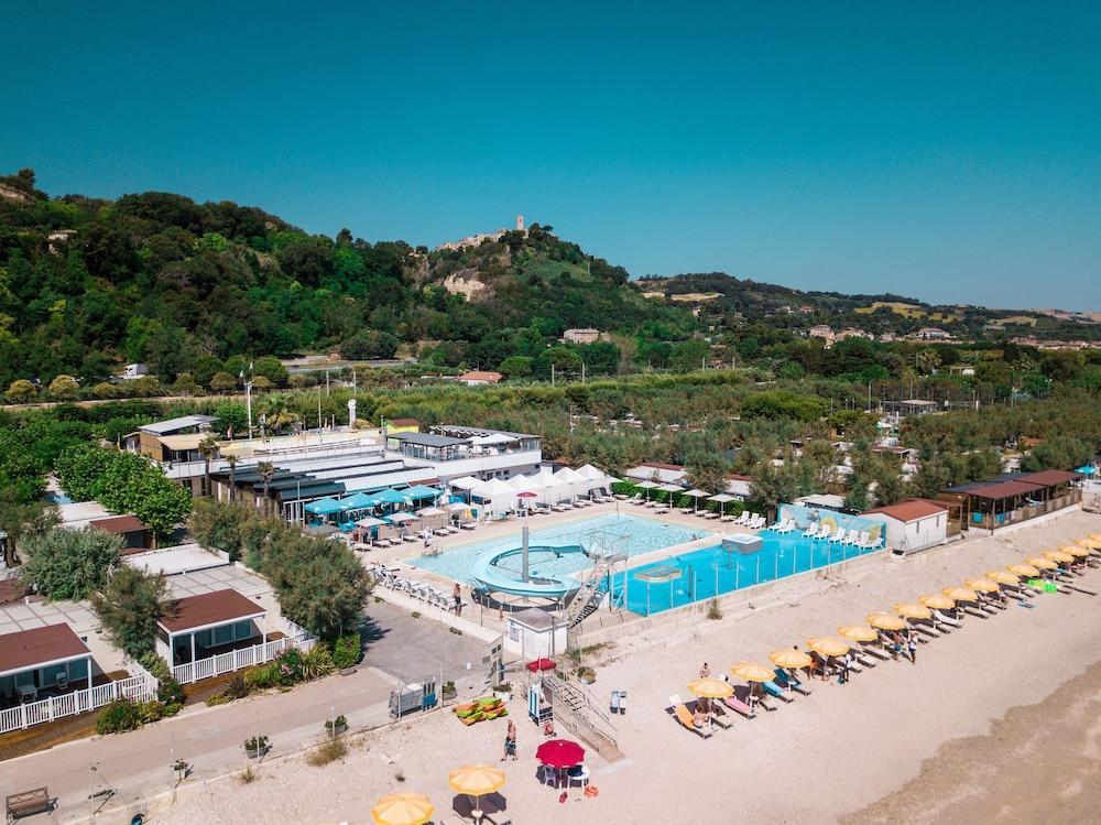 Girasole Eco Family Village 费尔莫 外观 照片